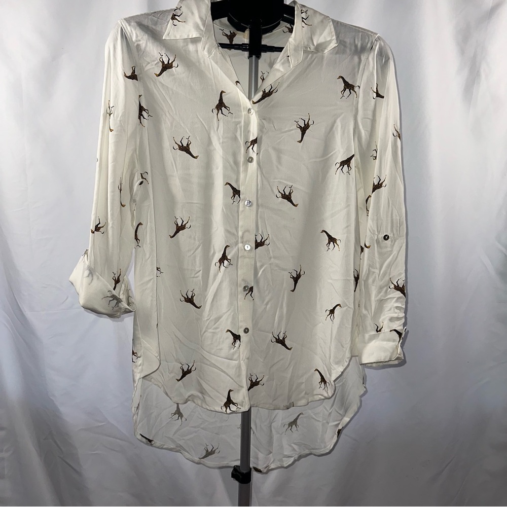 Jane and Delancey white long sleeve button down high low top w giraffe print S - Picture 1 of 4